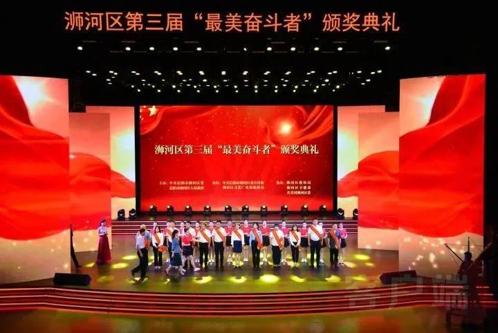 收评:指数午后走势分化沪指翻红 房地产板块领涨